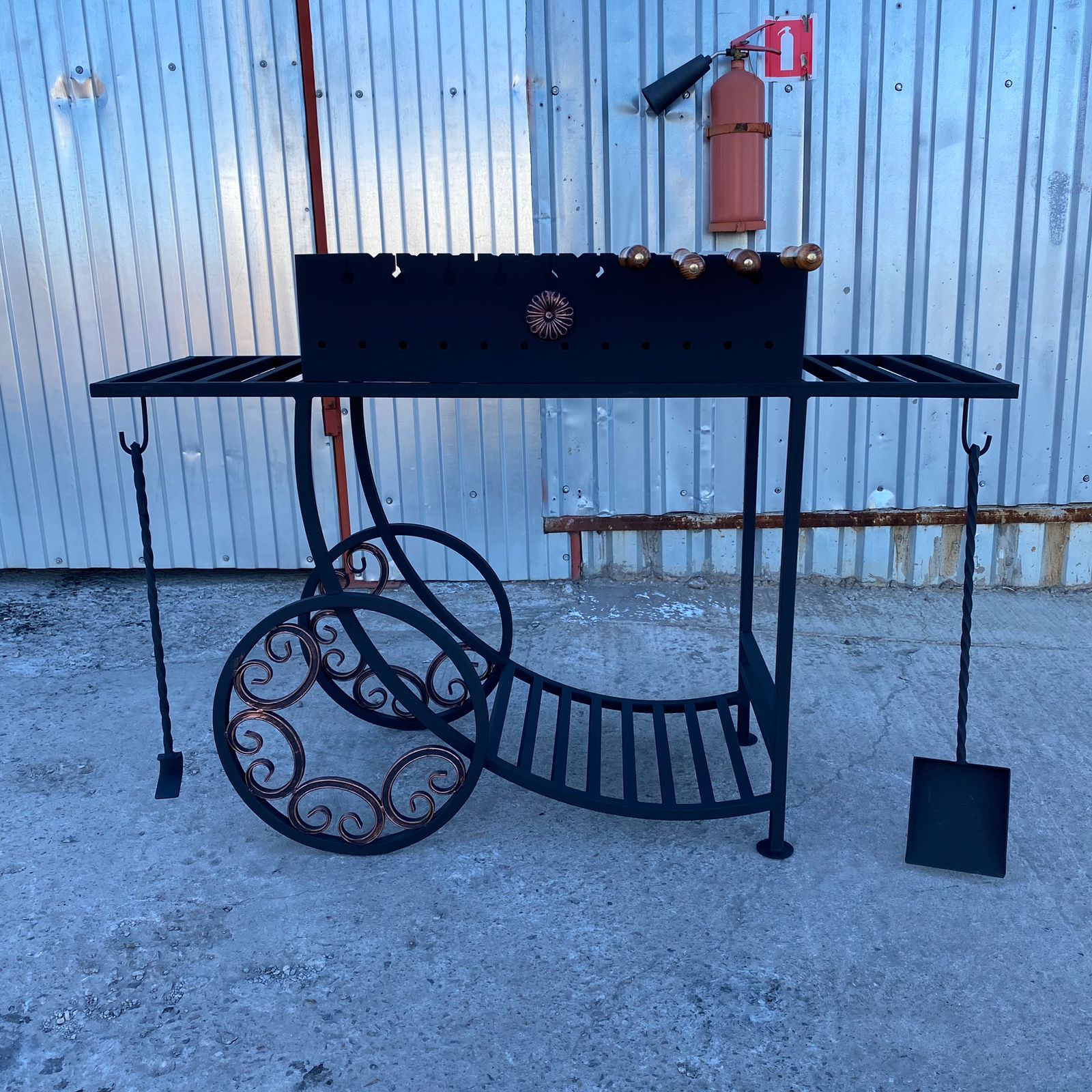 картинка Мангал "Колесница" от магазина Мангалторг