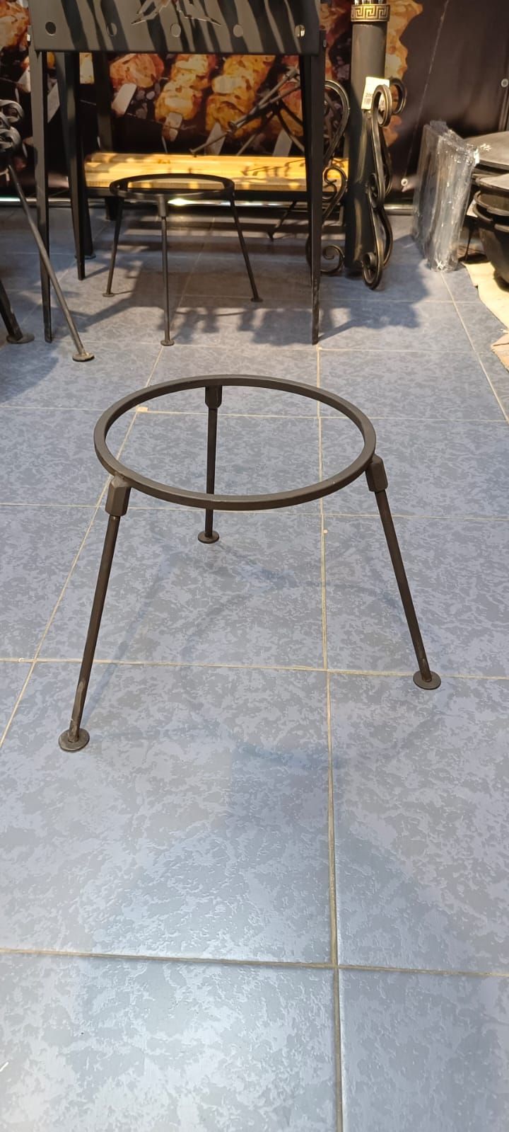 картинка Тренога под казан универсальная от магазина Мангалторг