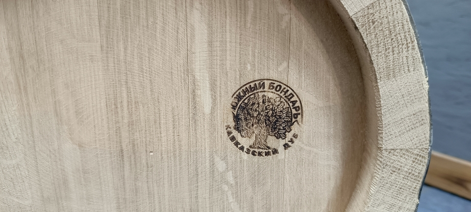 картинка Бочка дубовая  30 л (средний обжиг) длинная "Южный Бондарь" от магазина Мангалторг