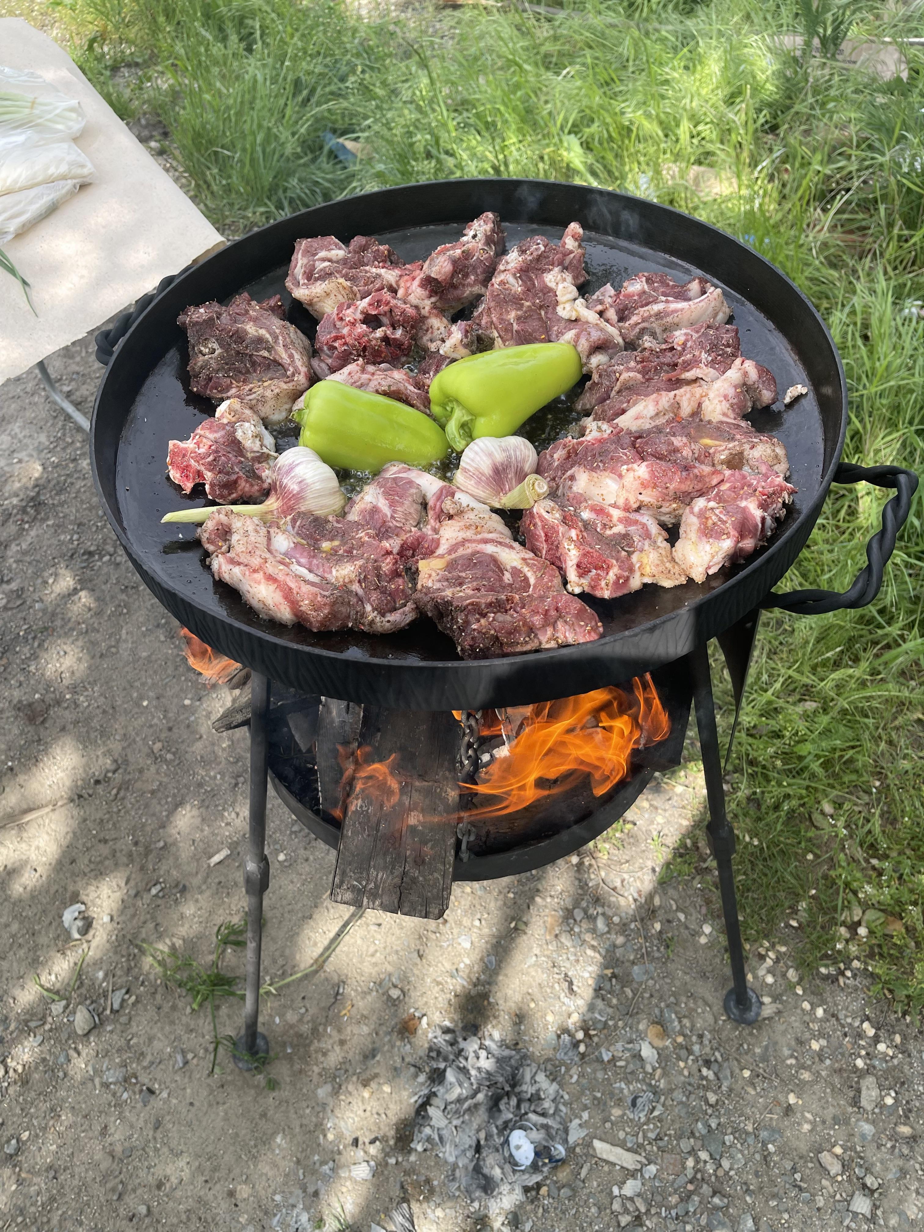 картинка Сковорода из диска Бороны с подставкой для костра от магазина Мангалторг