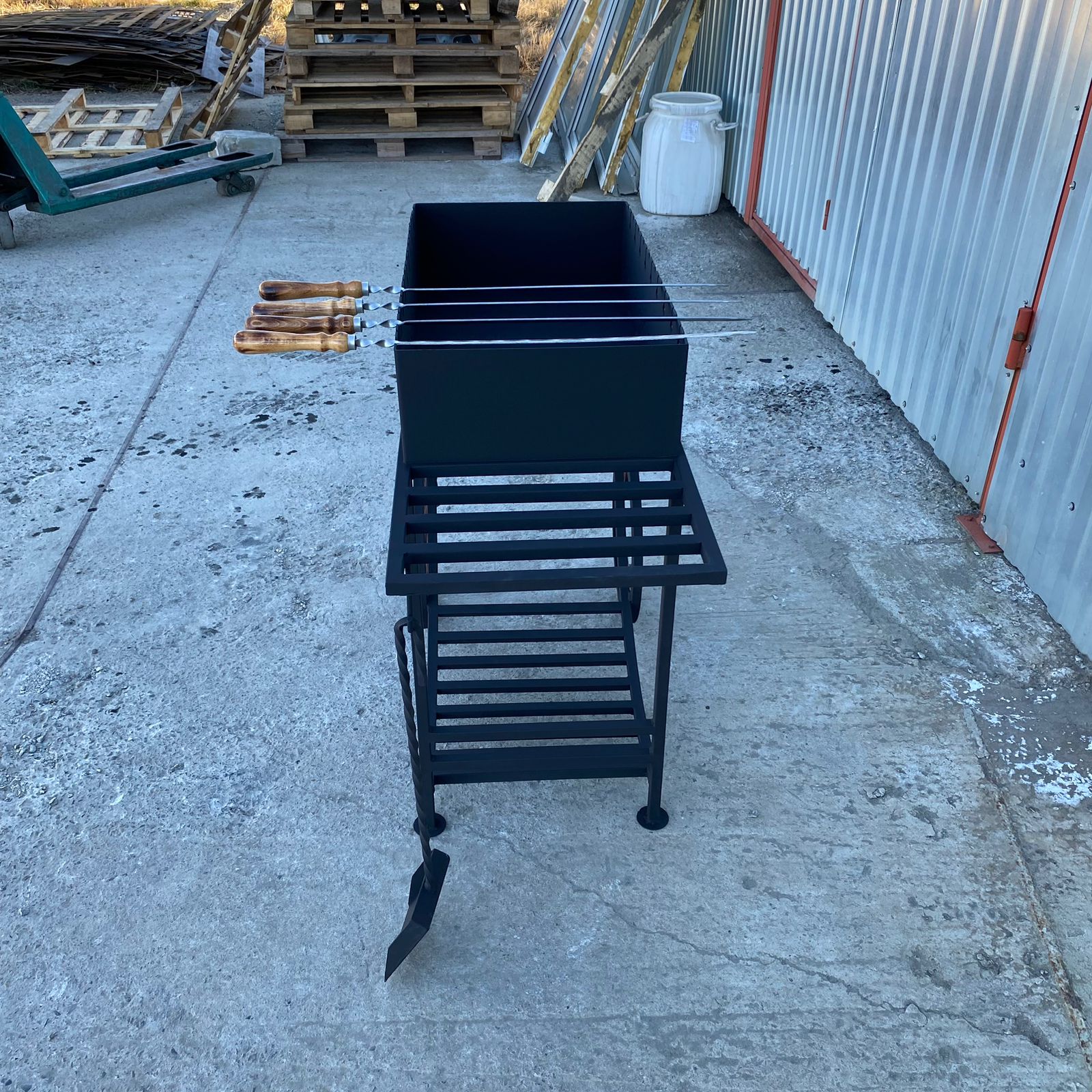 картинка Мангал "Колесница" от магазина Мангалторг