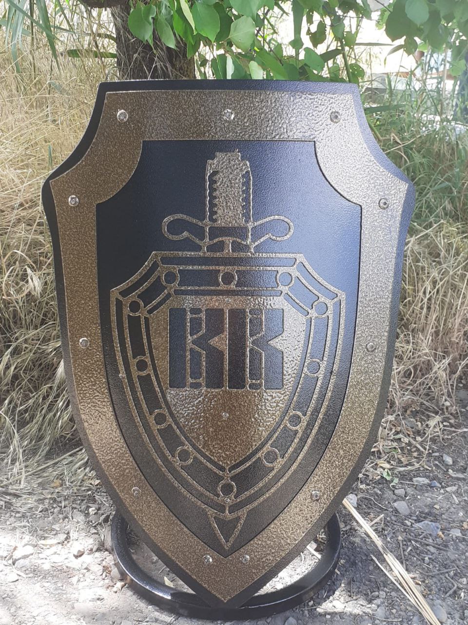 картинка Подставка под шампур "Щит" высота 56см от магазина Мангалторг