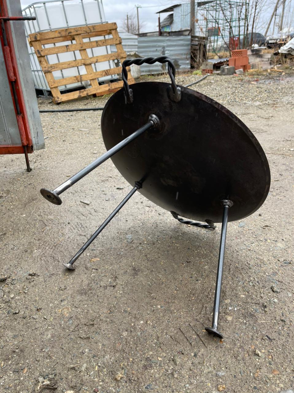 картинка Сковорода из диска Бороны на ножках от магазина Мангалторг