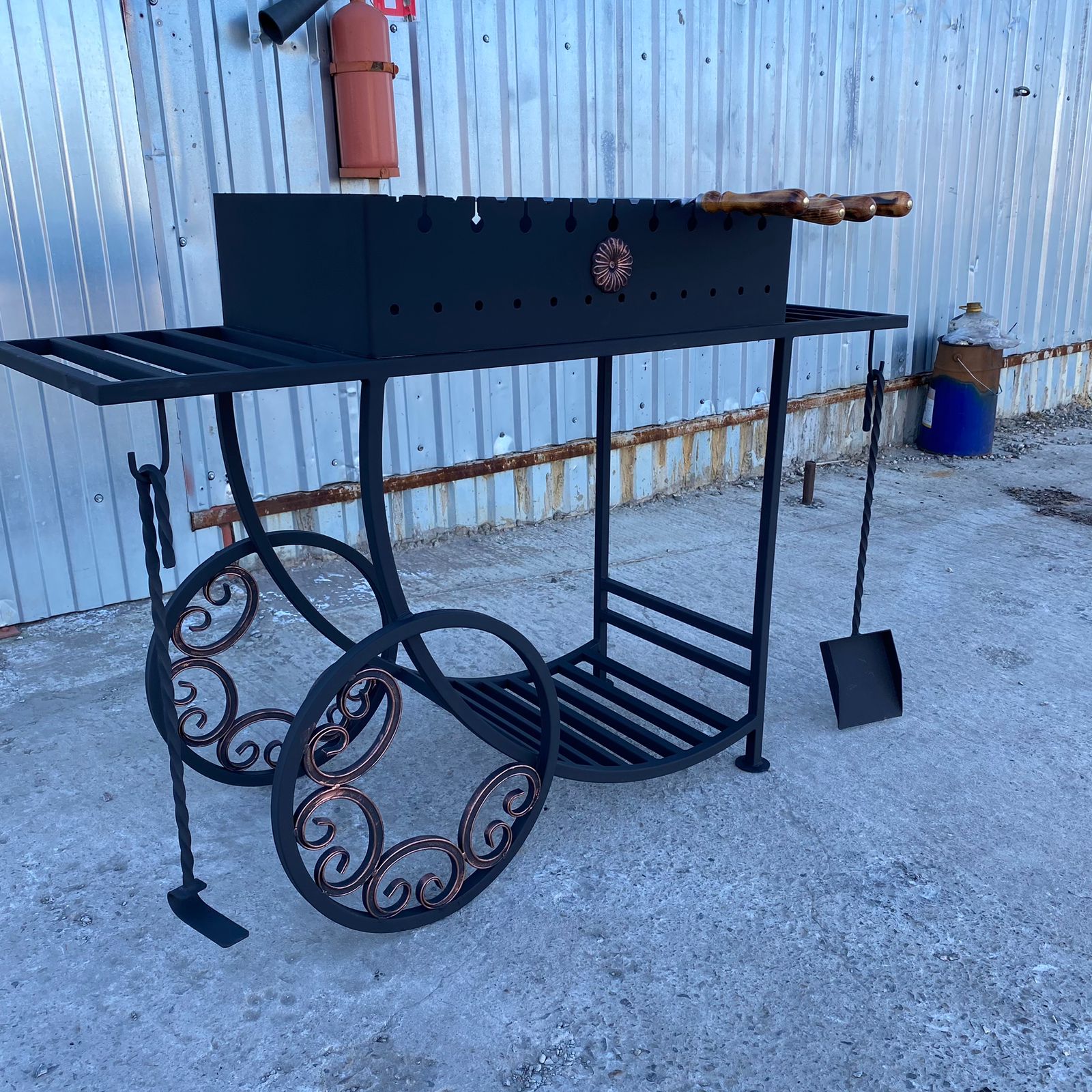 картинка Мангал "Колесница" от магазина Мангалторг