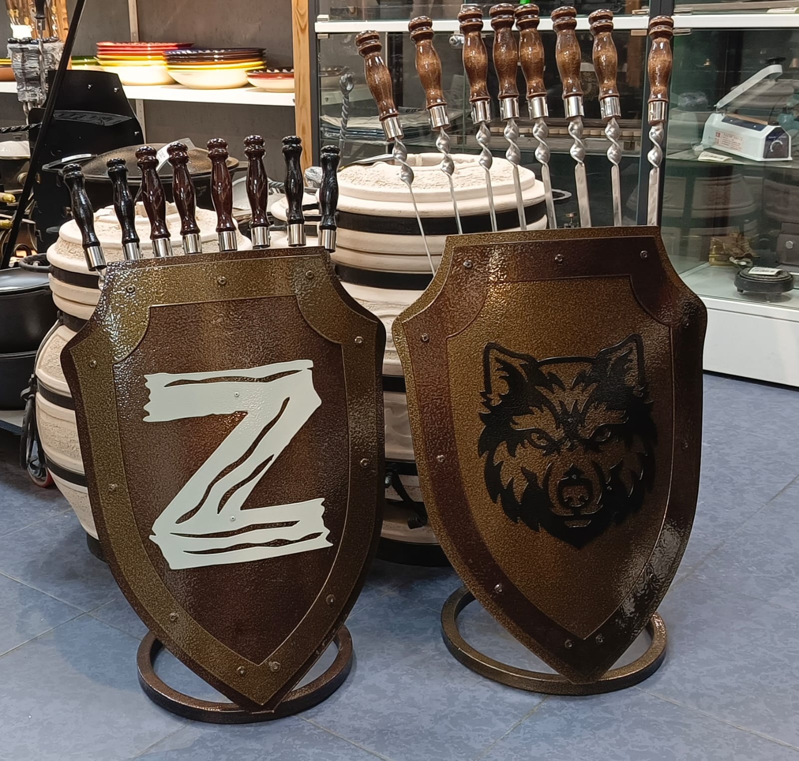 картинка Подставка под шампур "Щит" высота 56см от магазина Мангалторг