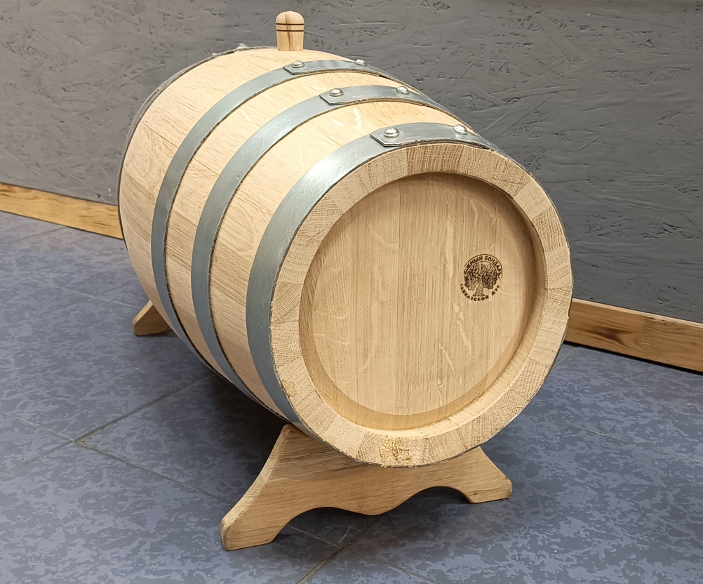 картинка Бочка дубовая  30 л (средний обжиг) длинная "Южный Бондарь" от магазина Мангалторг